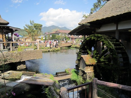 山梨県南都留郡忍野村